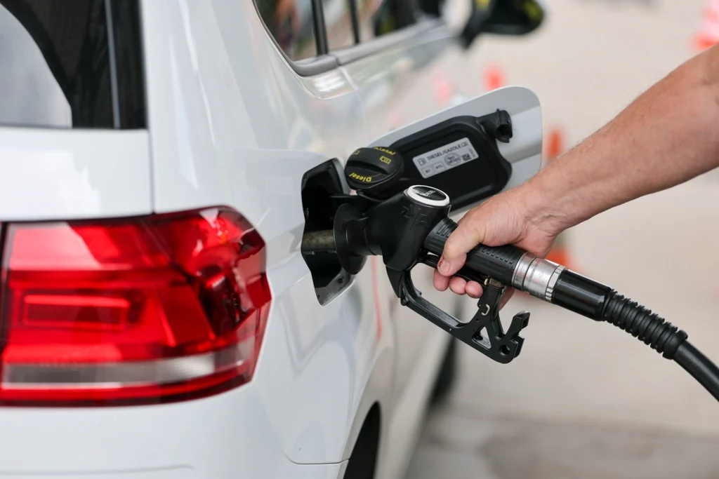 Diesel bei 2,40 Euro: SPD fordert Spritpreisdeckel – Ökonomen warnen vor Staatshilfen