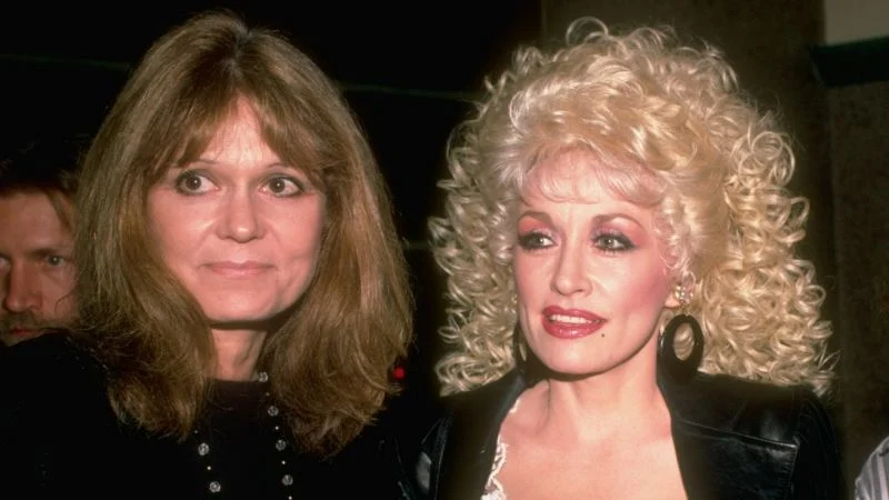 Dolly Parton mit 80 und Gloria Steinem mit 92 gestorben: Zwei Lebensentwürfe ohne eigene Kinder