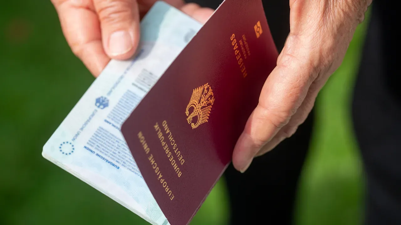 Einbürgerung in Deutschland: Gebühr soll von 255 auf mindestens 500 Euro steigen