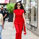 Emmy Rossum im roten Look