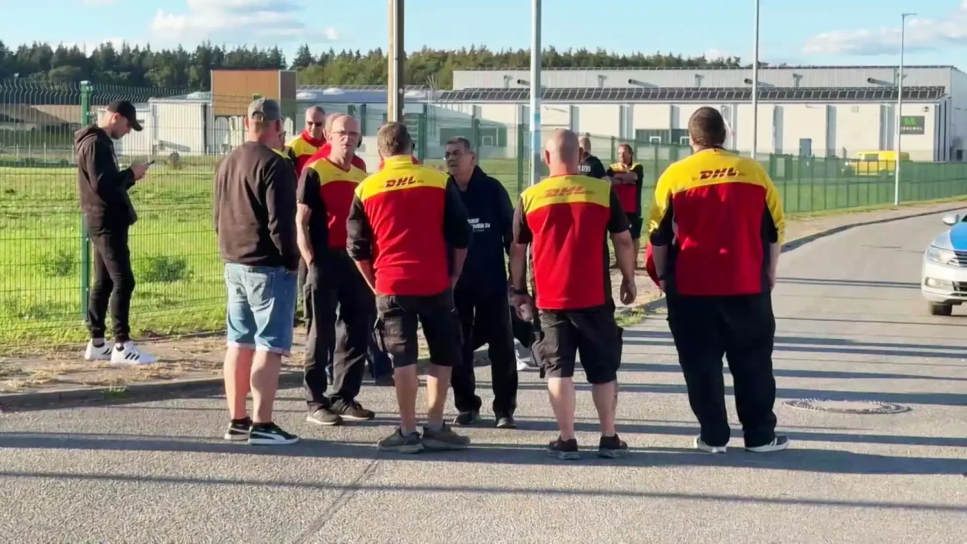 Gefahrgut-Alarm bei DHL: Großaufgebot der Feuerwehr evakuiert Paketzentrum nach Giftstoff-Verdacht