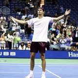 Geschafft! Nach einem nervernzehrenden Fünf-Satz-Match hat Alexander Zverev die zweite Runde der US Open 2026 erreicht.