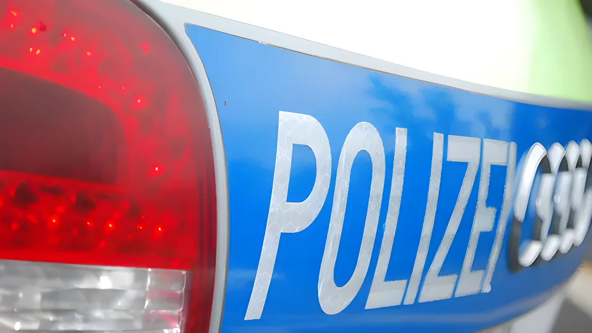 Hinterer Teil eines Streifenwagens