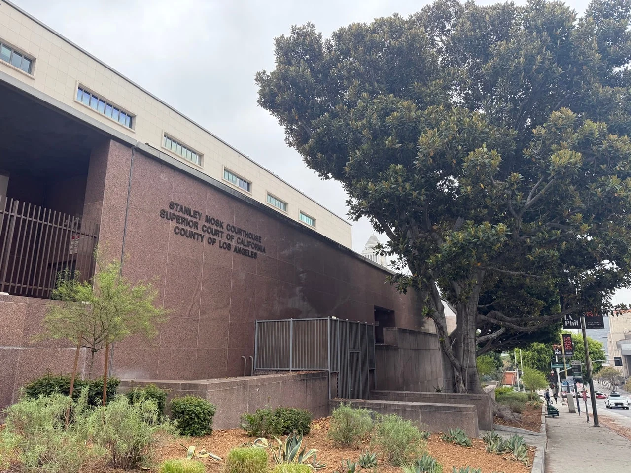 In diesem Gerichtsgebäude in Downtown Los Angeles wurde über die Zukunft von Maddox’ Nachnamen entschieden