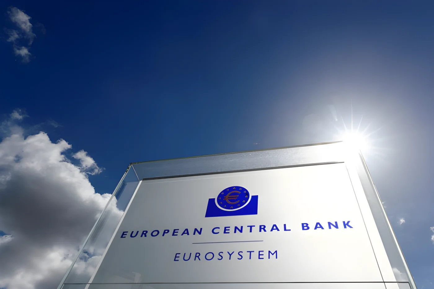 Le logo de la Banque centrale européenne (BCE) est visible à l