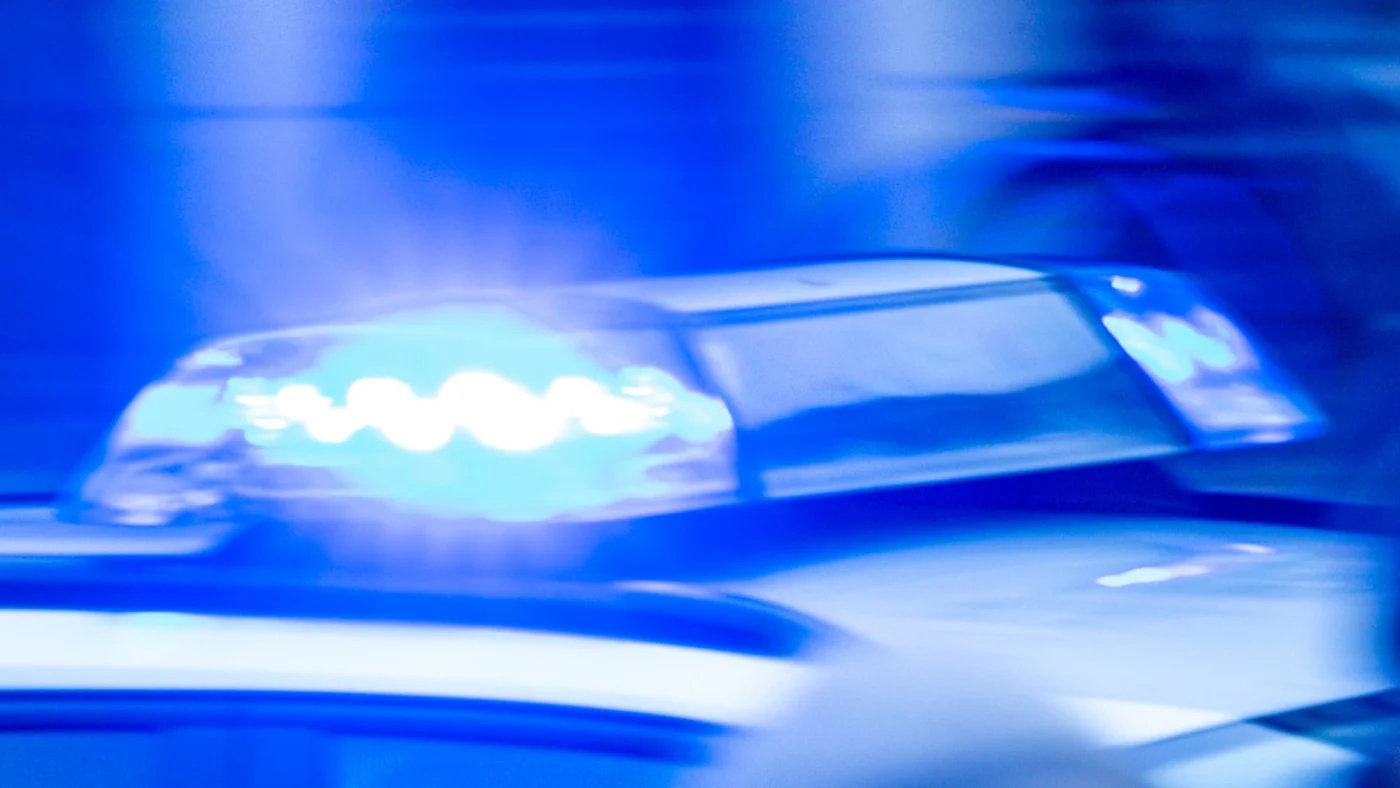 Leichenfund im Neusser Stadtgarten: Polizei ermittelt nach Streit unter Obdachlosen