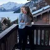 Lilly Krug postet ein Kuschelbild mit ihrer Mutter Veronica Ferres aus dem Winterurlaub