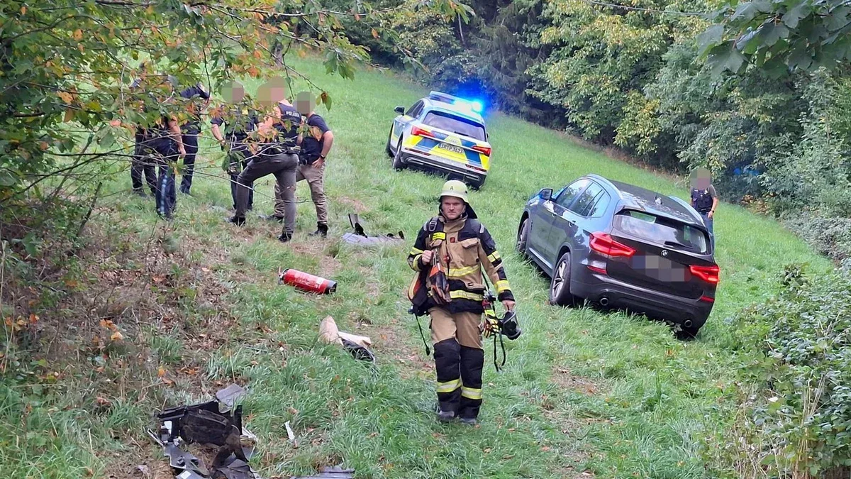Mit Tempo 170 auf der Flucht: 17-Jähriger durchbricht Straßensperre bei Passau – Schuss fiel