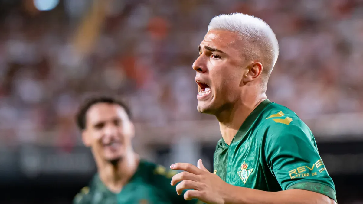 Nach 15 Jahren bei Betis Sevilla: 20-Jähriger weint bei 5,5-Millionen-Transfer bitterlich