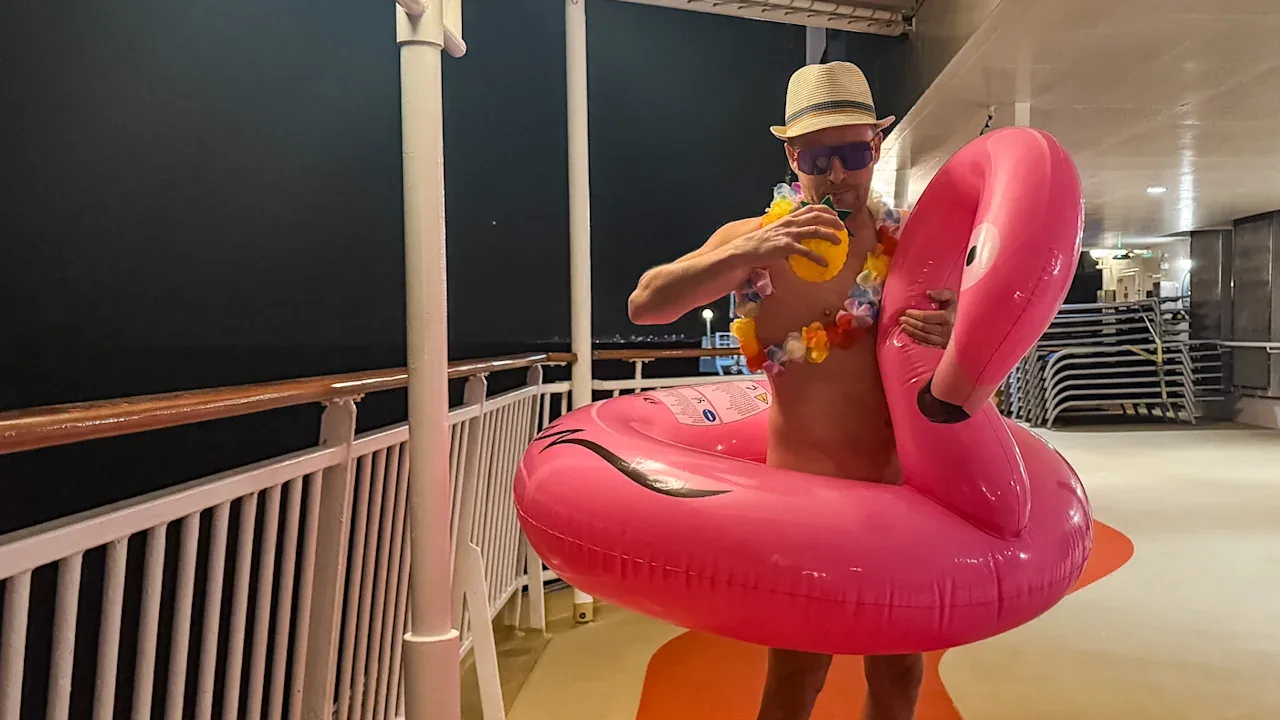 Nackt Urlaub machen? Reporter zeigt Tag 1 der FKK-Kreuzfahrt im Video