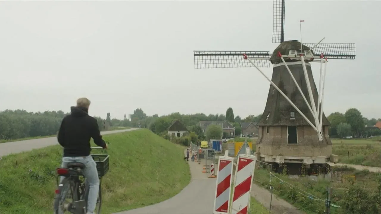Niederlande: 250 Jahre alte Windmühle bei Waardenburg wird wegen Deicherhöhung angehoben