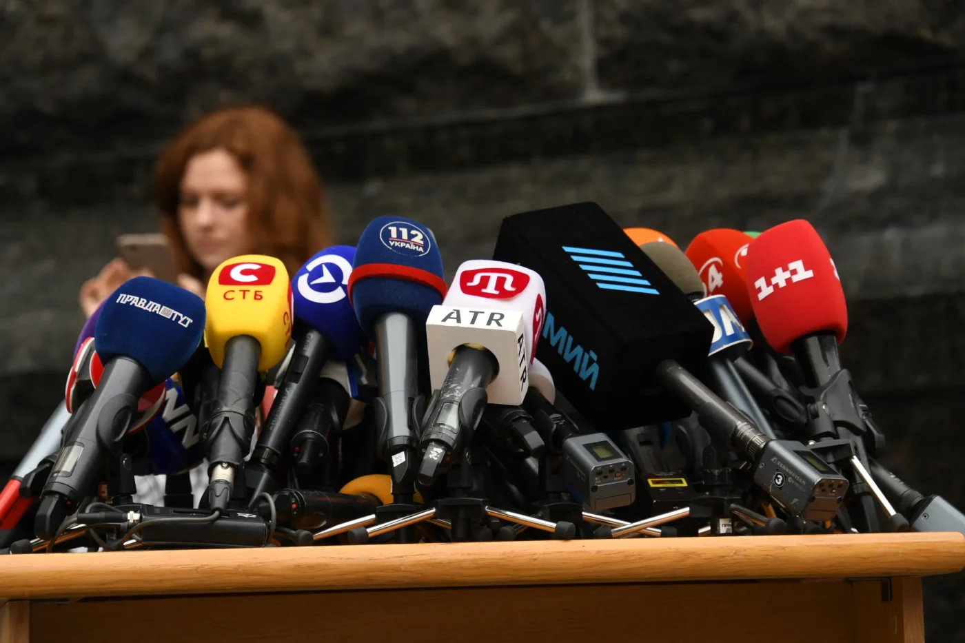 Deutliche Worte am Mikrofon: Der Experte nimmt kein Blatt vor den Mund