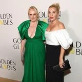 Rebel Wilson unter Zeitdruck: Sie besucht das Filmfestival in Toronto UND ist Gast bei der "Road To The Golden Globes", bei der sie in Grün an der Seite ihrer Frau Ramona Agruma glänzt.