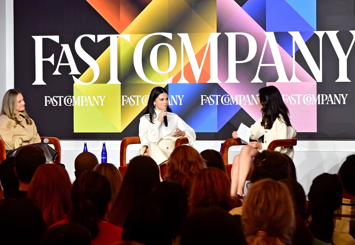 Selena Gomez acudió al Fast Company Innovation Festival en Nueva York, donde reflexionó sobre el trabajo de su Fundación Rare Impact.