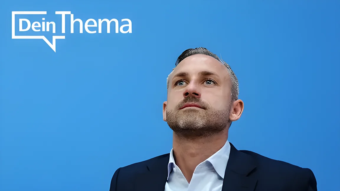 Ulrich Siegmund, AfD-Spitzenkandidat in Sachsen-Anhalt, sitzt in der Bundespressekonferenz.