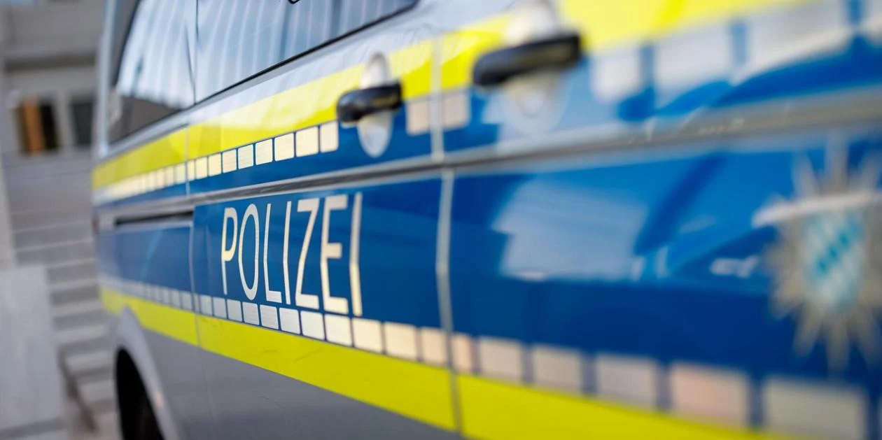 Verfolgungsjagd bei Passau: 17-Jähriger flieht mit 170 km/h – Polizei schießt auf gestohlenes Auto