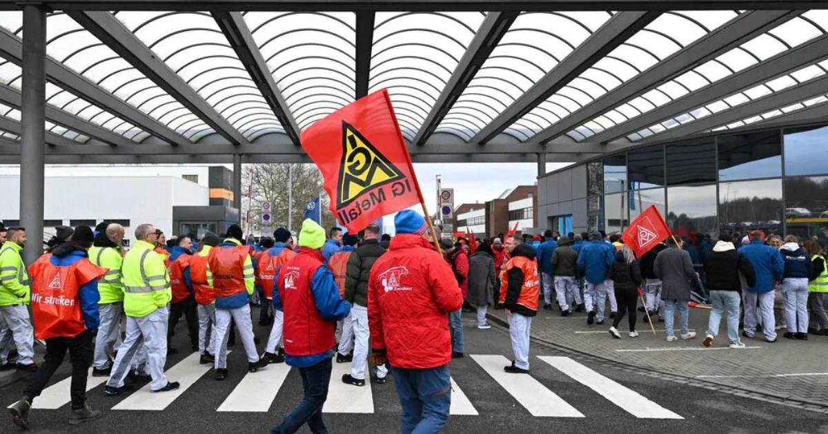 VW-Machtkampf eskaliert: Bis zu 115.000 Jobs und 4 Werke stehen auf dem Spiel
