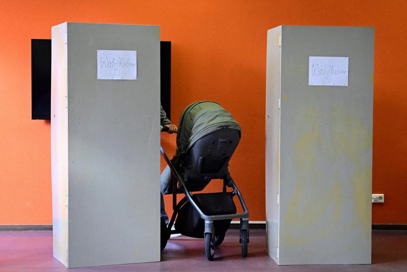 Wahl in Sachsen-Anhalt: Szene aus einem Wahllokal in Tangermünde