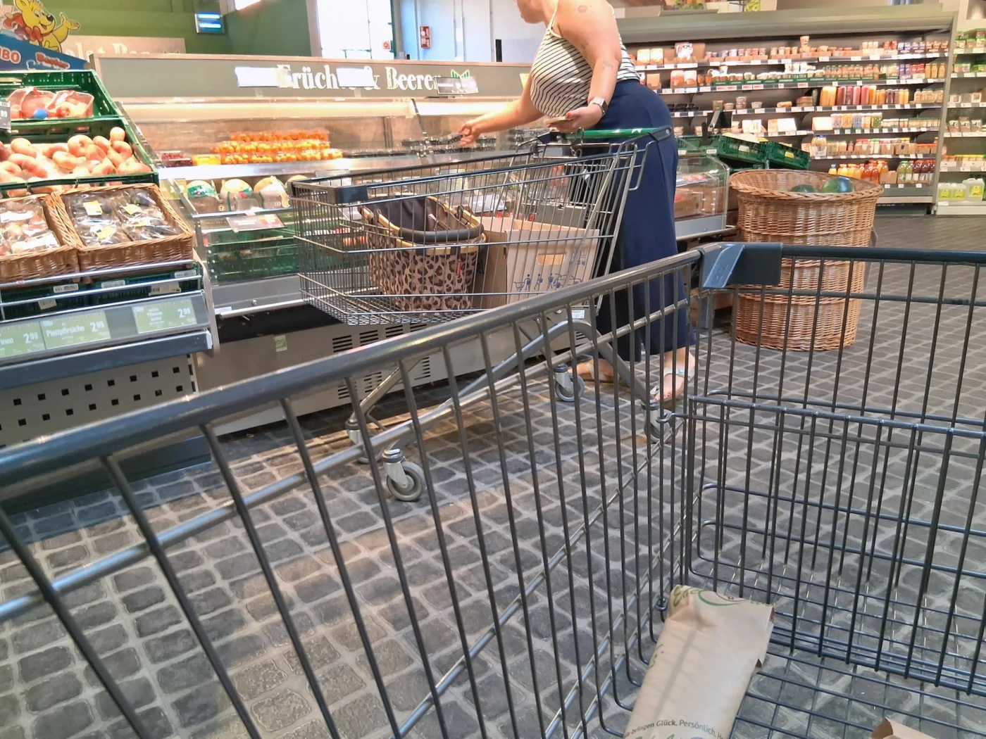 Wertgegenstände sind beim Einkaufen besser am Körper als im Einkaufswagen aufgehoben. (Symbolbild)