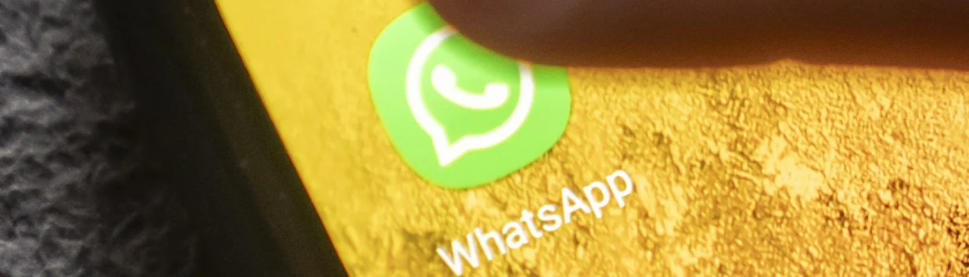 Whatsapp-Symbol auf einem Smartphone.