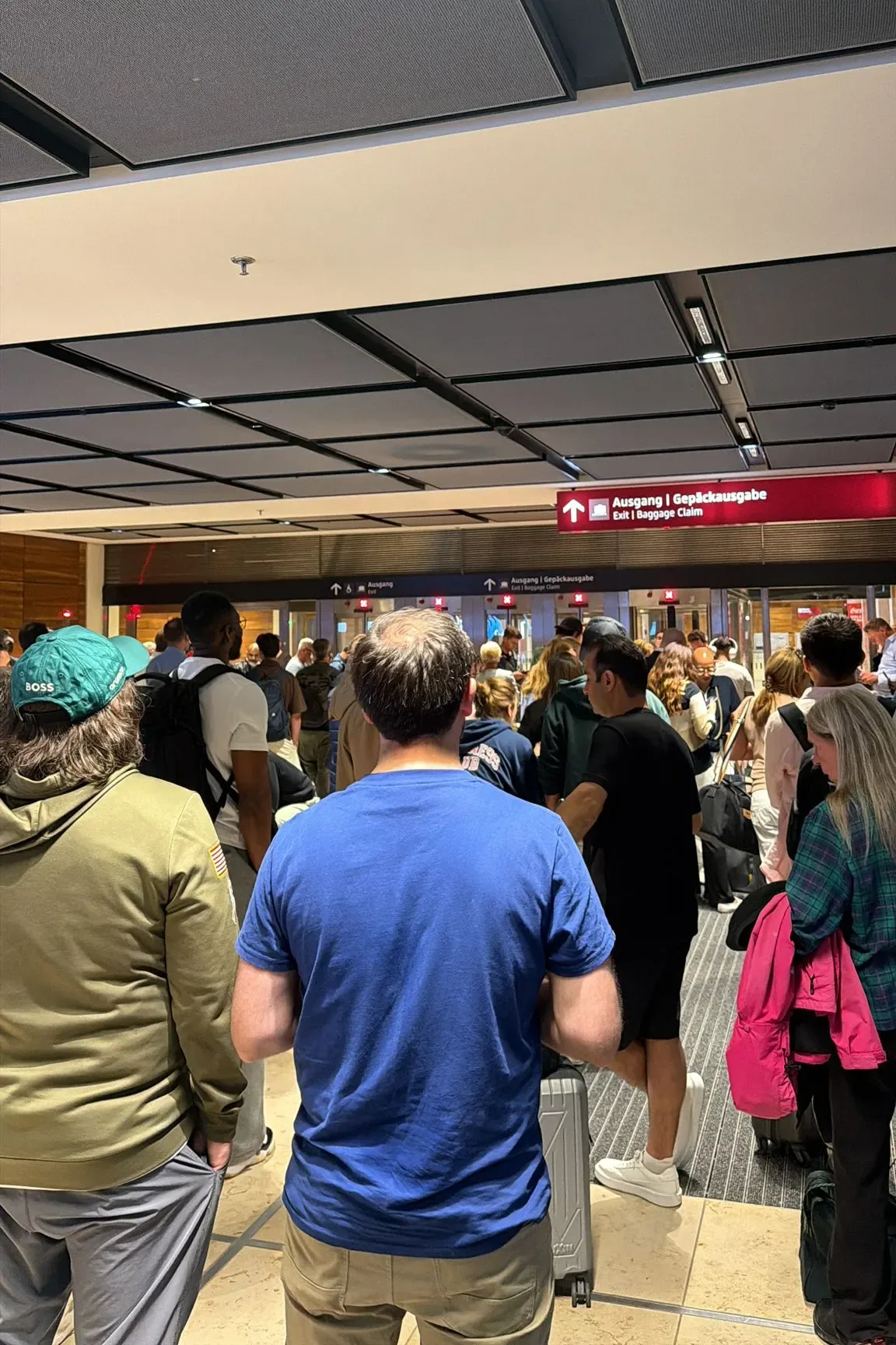 Zahlreiche gestrandete Fluggäste am BER