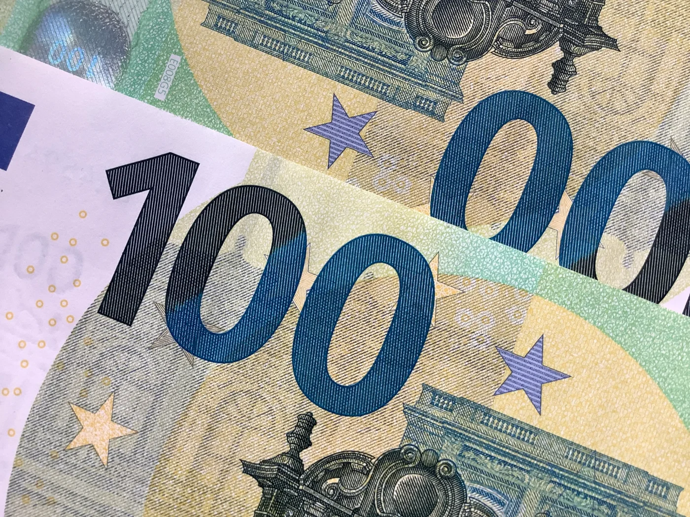 Warum der US-Dollar nachgibt und der Euro durchatmet